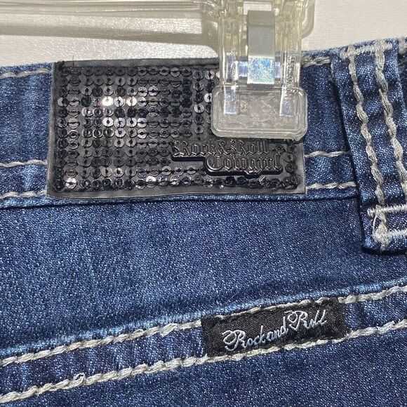 Rock and Roll Cowgirl Women's Blue Embellished Low Rise Jeans Size 33X34 - Picture 13 of 16